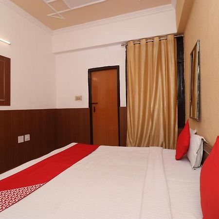 Oyo 8379 Hotel Kamal Lucknow Buitenkant foto