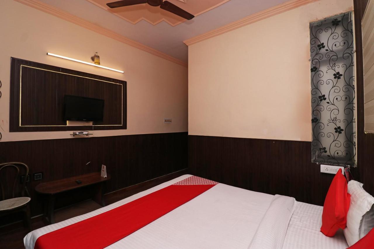 Oyo 8379 Hotel Kamal Lucknow Buitenkant foto
