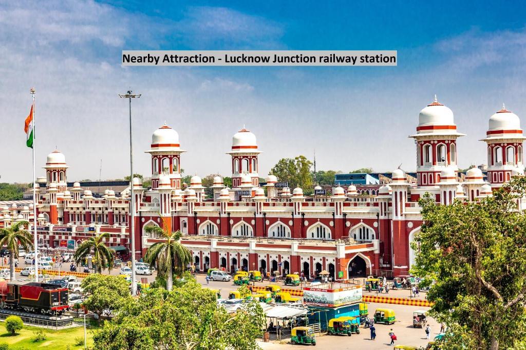 Oyo 8379 Hotel Kamal Lucknow Buitenkant foto