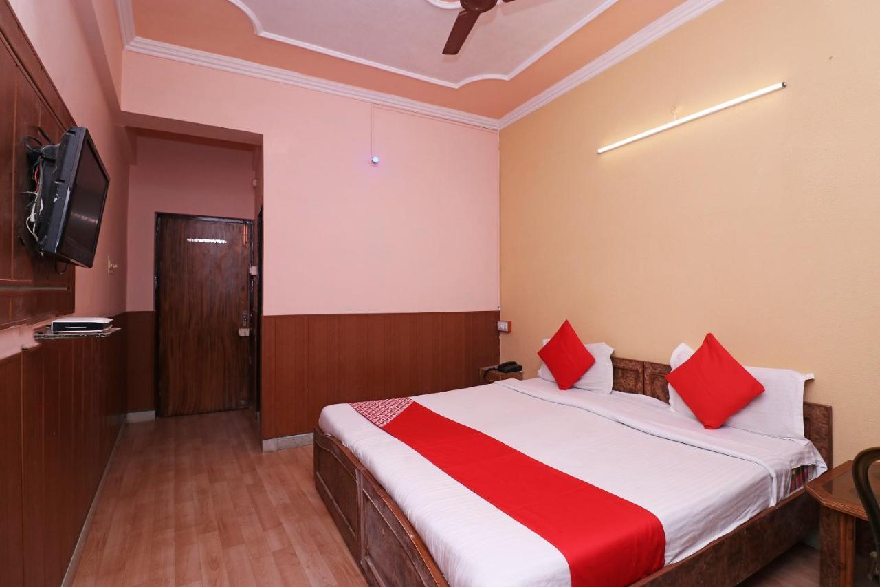 Oyo 8379 Hotel Kamal Lucknow Buitenkant foto