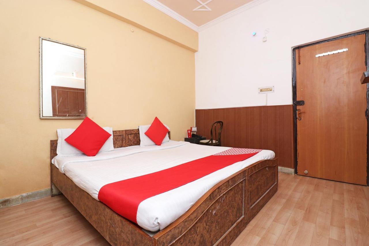 Oyo 8379 Hotel Kamal Lucknow Buitenkant foto
